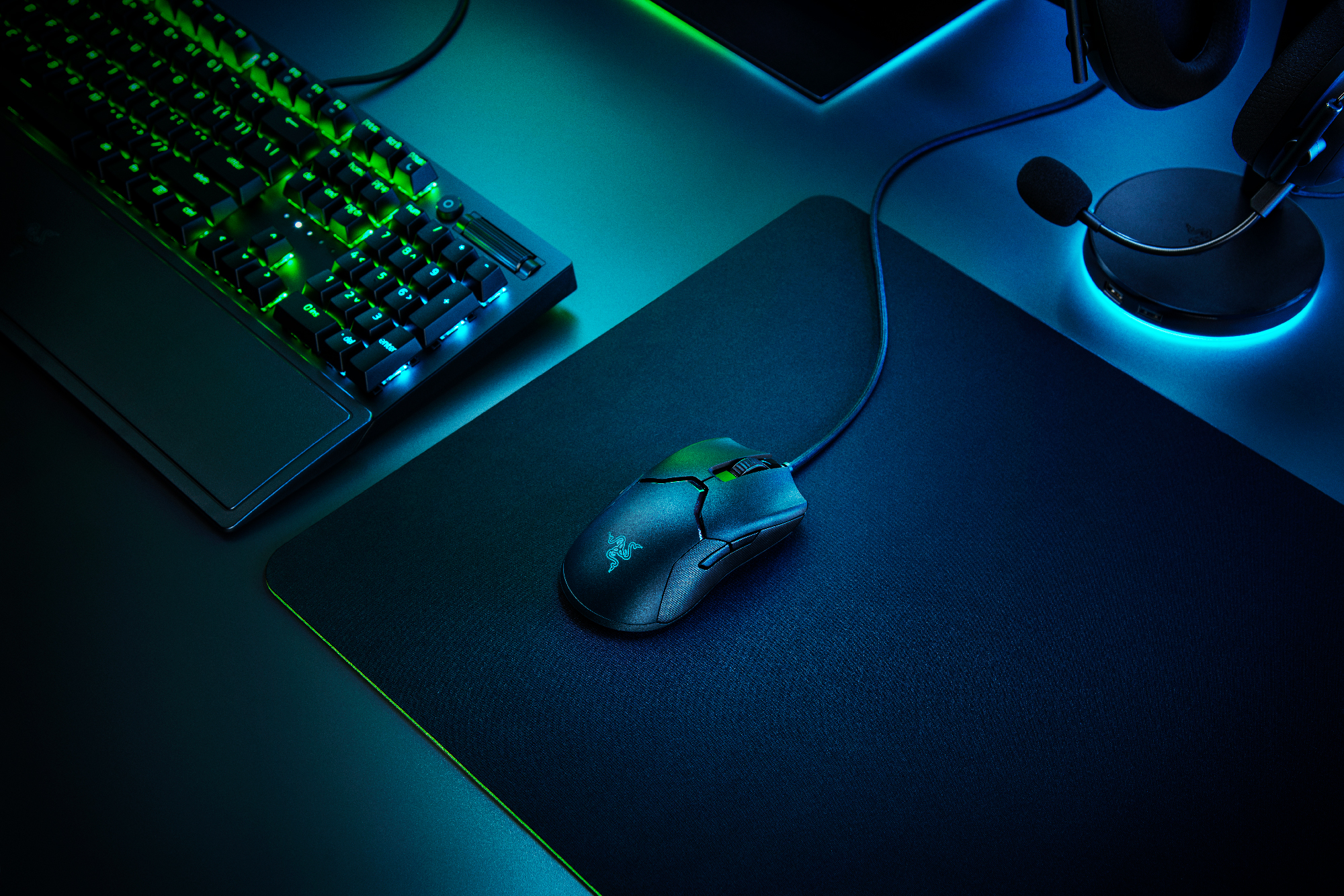 Razer’s Viper 8k gaming mouse pings your computer 8,000 times a second to fight lag