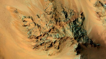 Mars’s mascara-like streaks may be caused by slush and landslides