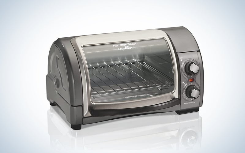 A product photo of the Hamilton Beach Easy Reach Toaster Oven