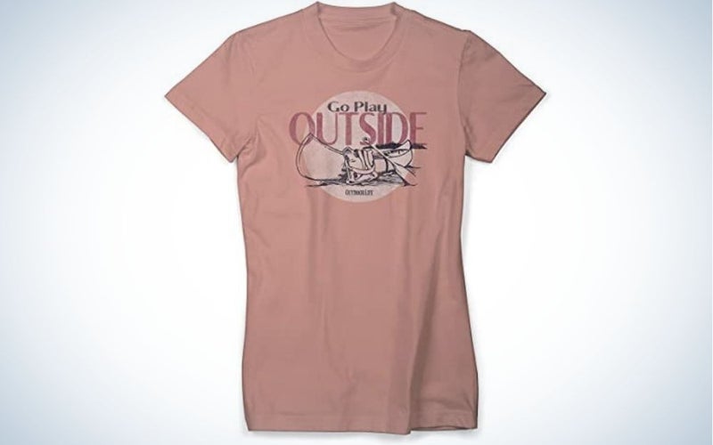 A pink T-shirt with an inscription on it "Go play outside".