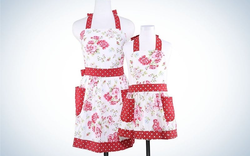 Matching aprons for adults and kids for gifts for moms who cook