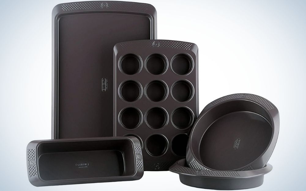 A 5-piece bakeware set is a great gift for mom