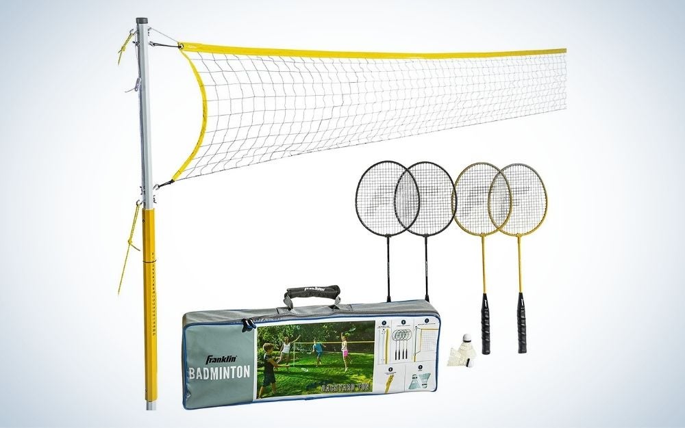 4 steel badminton rackets, birdies, 6 stakes and ropes backyard game