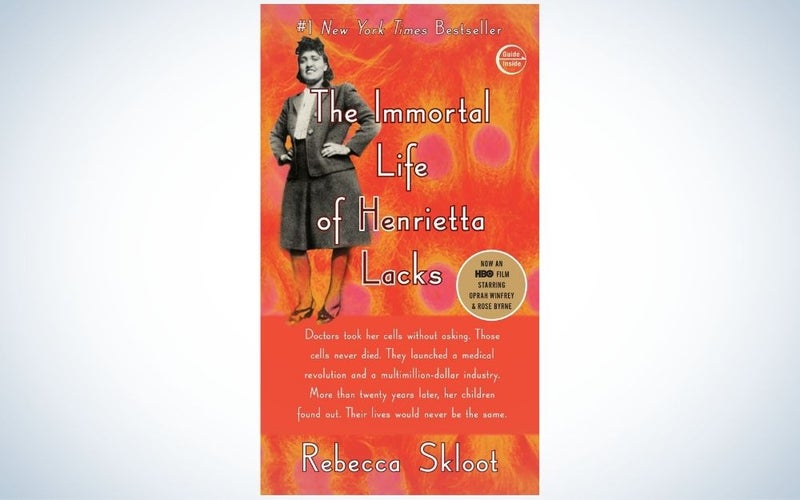 "The Immortal Life of Henrietta Lacks" paperback gift guide for grads who love to read science writing