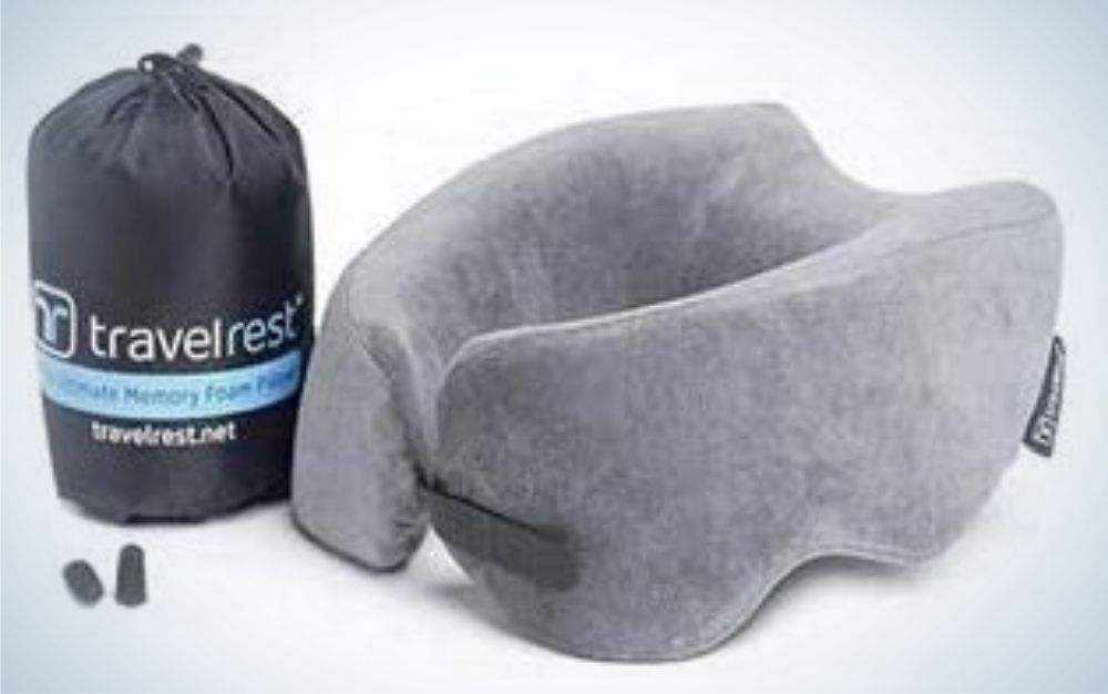 A grey travel rest pillow with the form of a holding neck and beside of it a black bag with blue lettering.