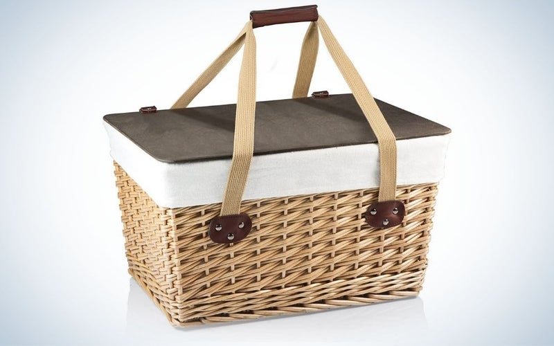 Brown, double-strand weave picnic basket with removable lid
