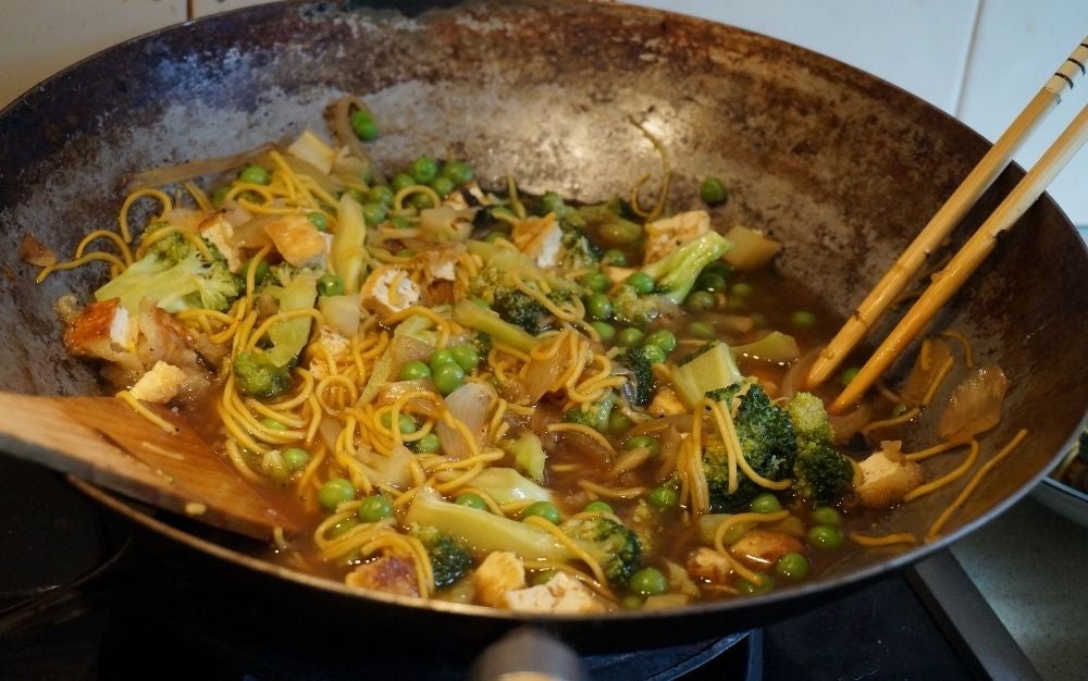 Green fried veggies on a wok