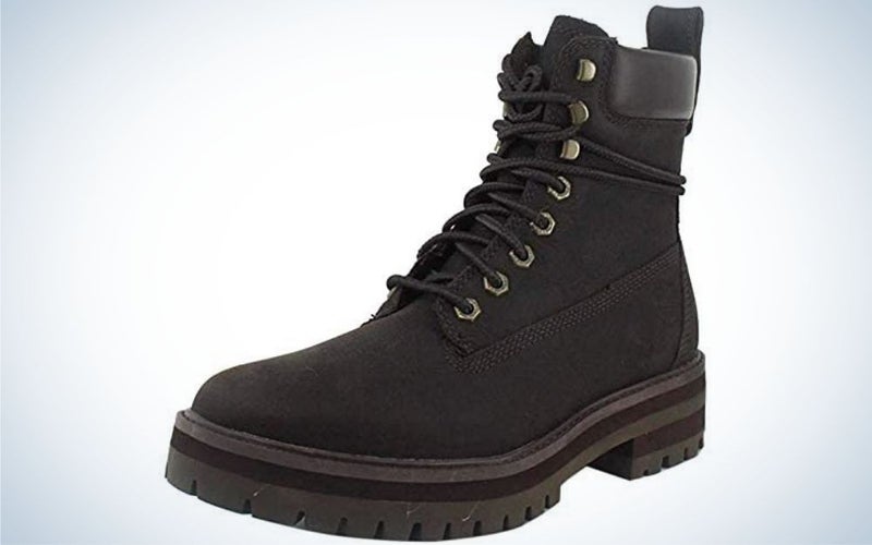 An all winter black and thick shoe with a neck and a thick and strong rubber.