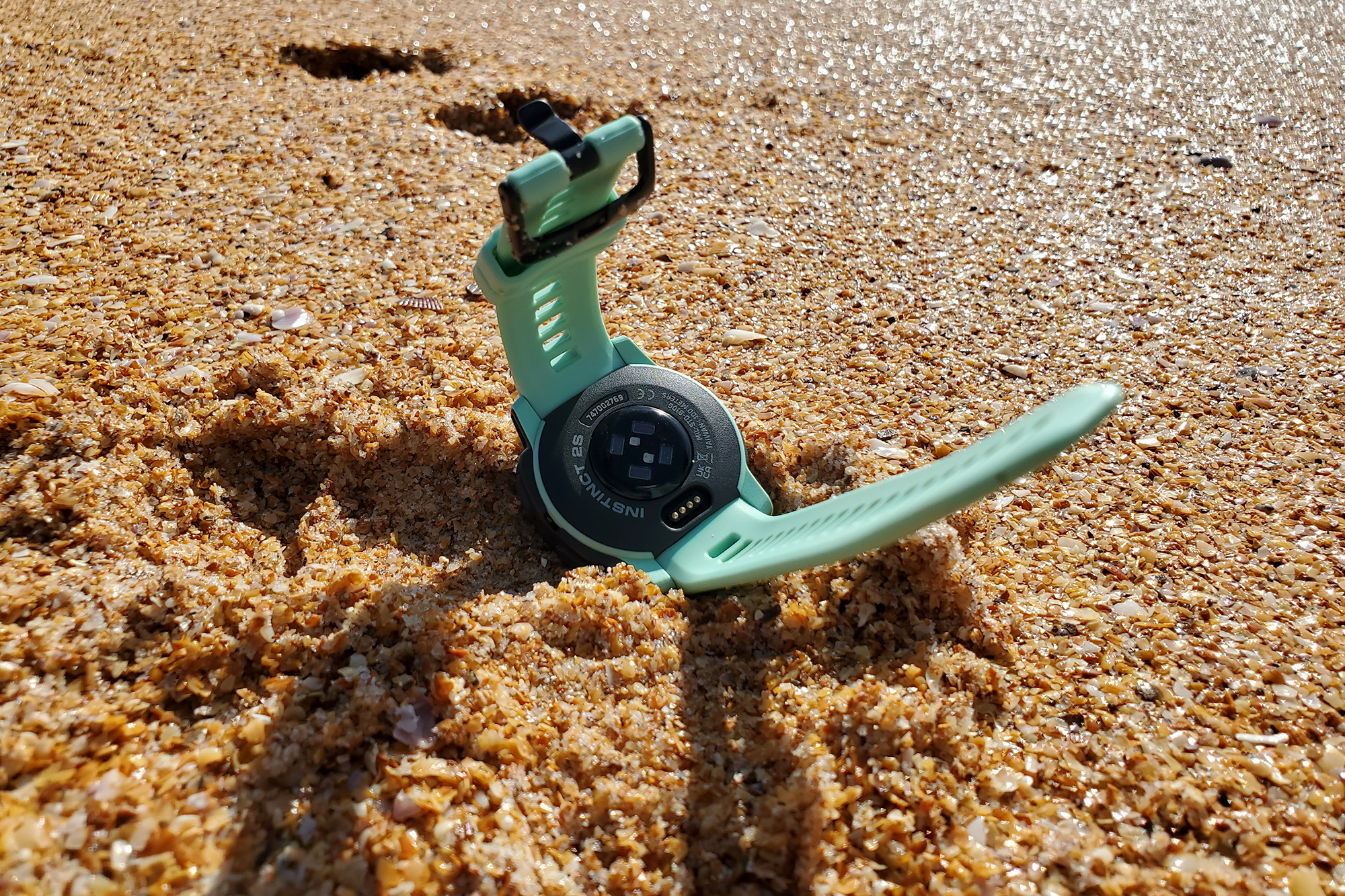 Back/sensors of the Garmin Instinct 2S Solar