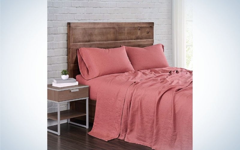 Brooklyn Loom Linen Sheet Set makes the best linen sheets for hot sleepers.