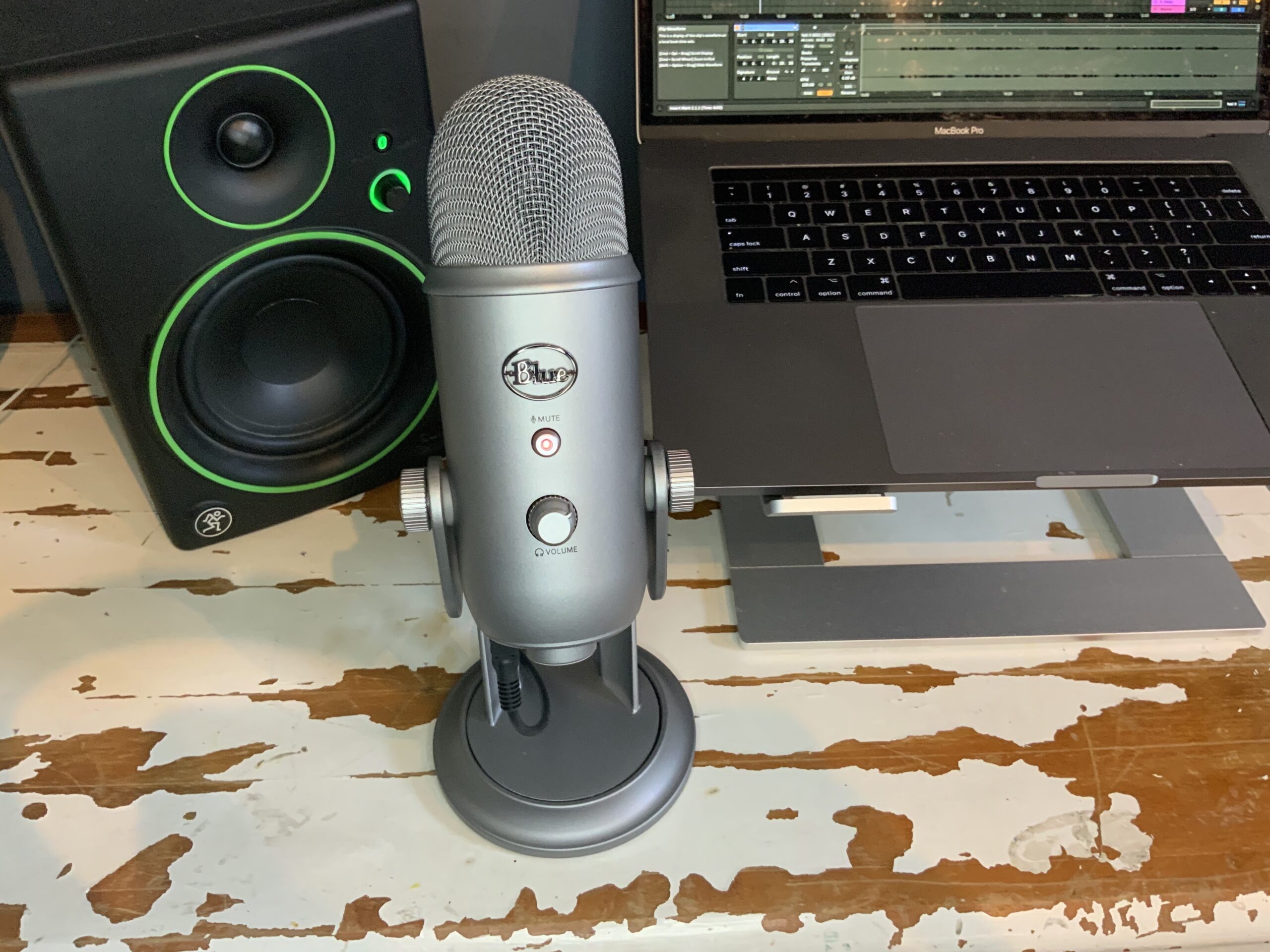 Blue Yeti USB microphone with a MacBook Pro