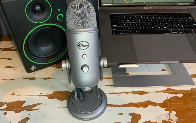 Blue Yeti USB microphone with a MacBook Pro