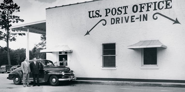 US post offices used to also be banks. Is it time to bring that back?
