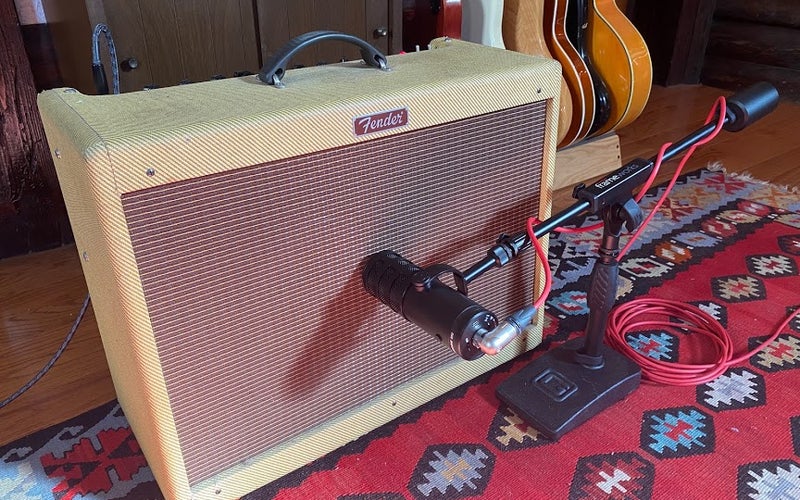 Samson Q9U close-miking Fender amp