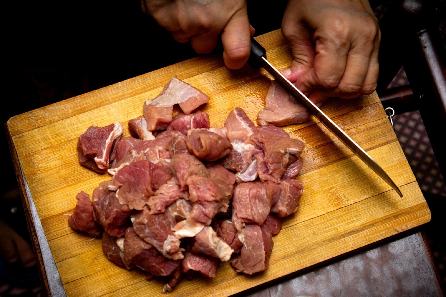 Raw meat on a wooden cuttingboard