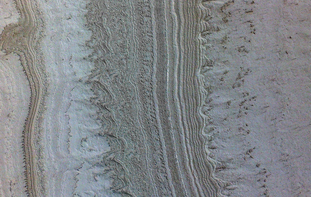 Photo of Las extrañas lecturas de radar alrededor del polo sur de Marte no son agua