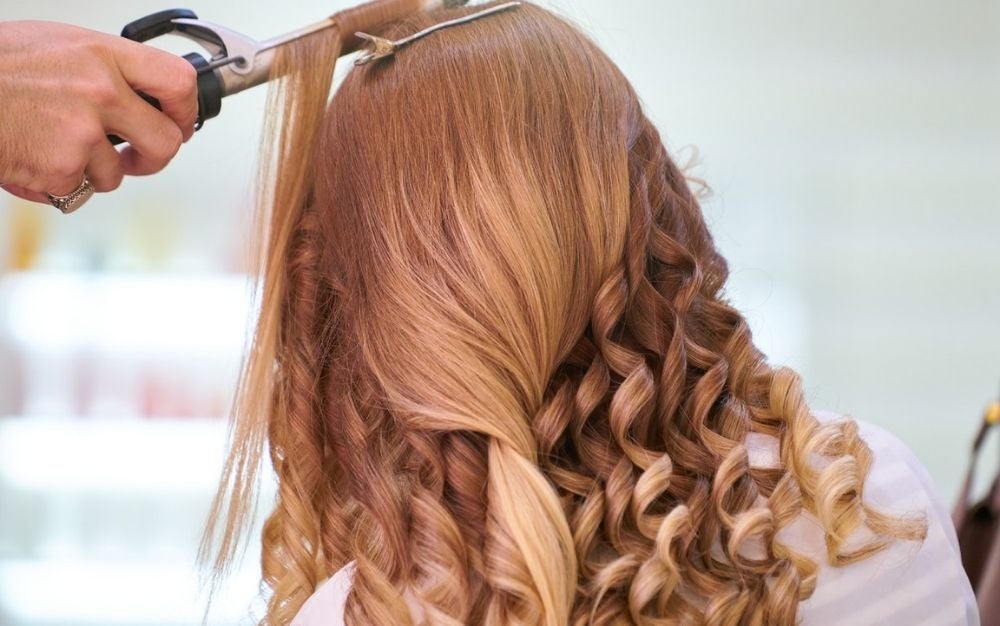 The best curling iron will make your hair look shiny and healthy while avoiding damage.