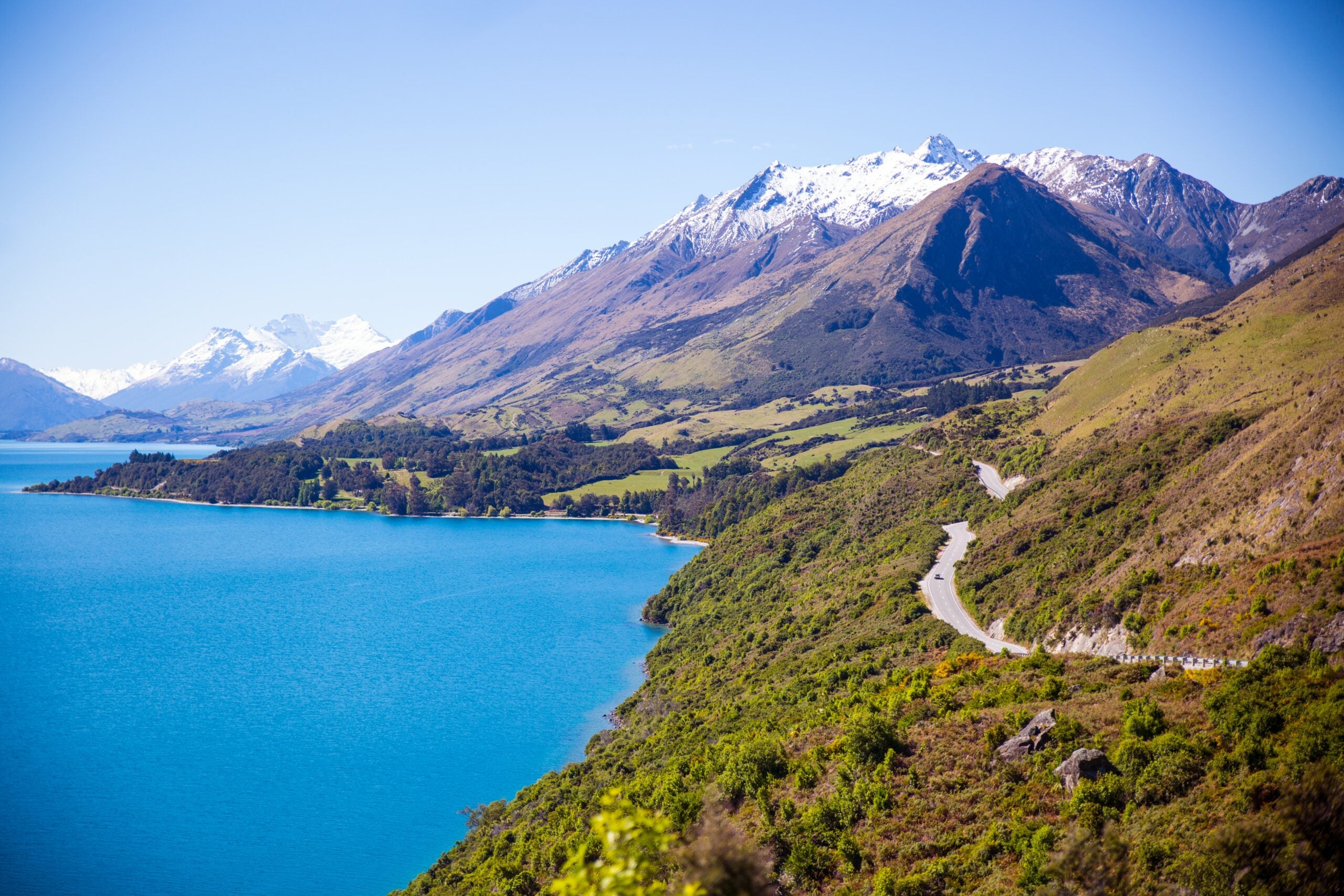 Горы и водоем в Квинстауне, Новая Зеландия