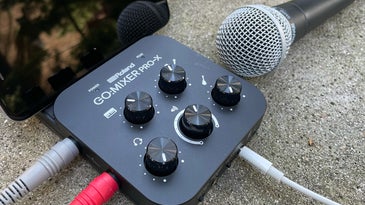 Roland GO:MIXER PRO-X with iPhone and microphone