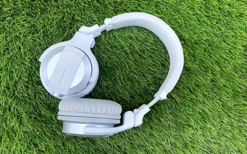 Pioneer DJ HDJ-CUE1BT headphones on astroturf