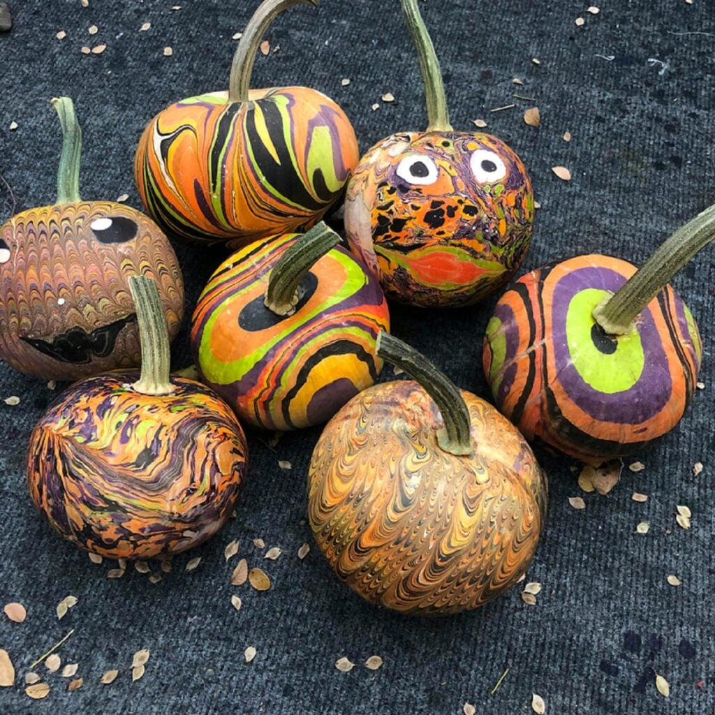 DIY marbled Halloween pumpkins