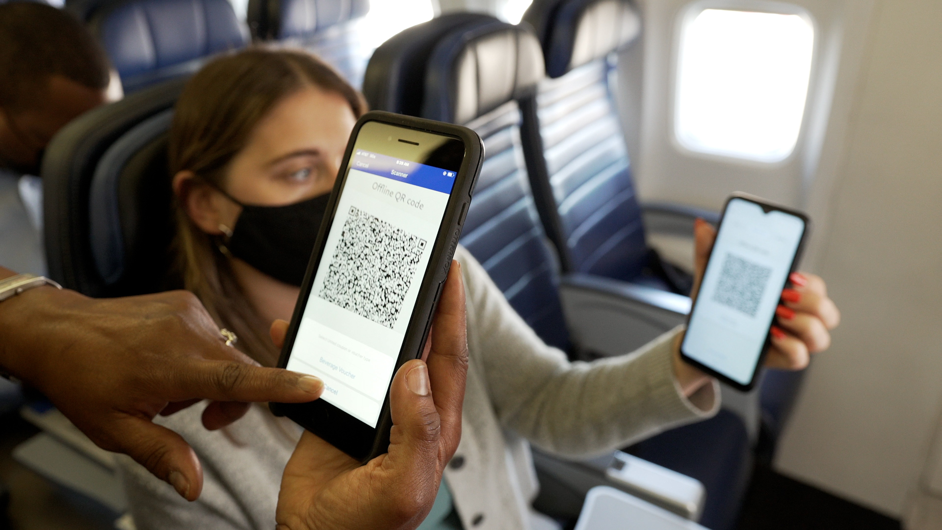 United fliers can soon use PayPal’s new QR codes to buy chips and booze in the sky