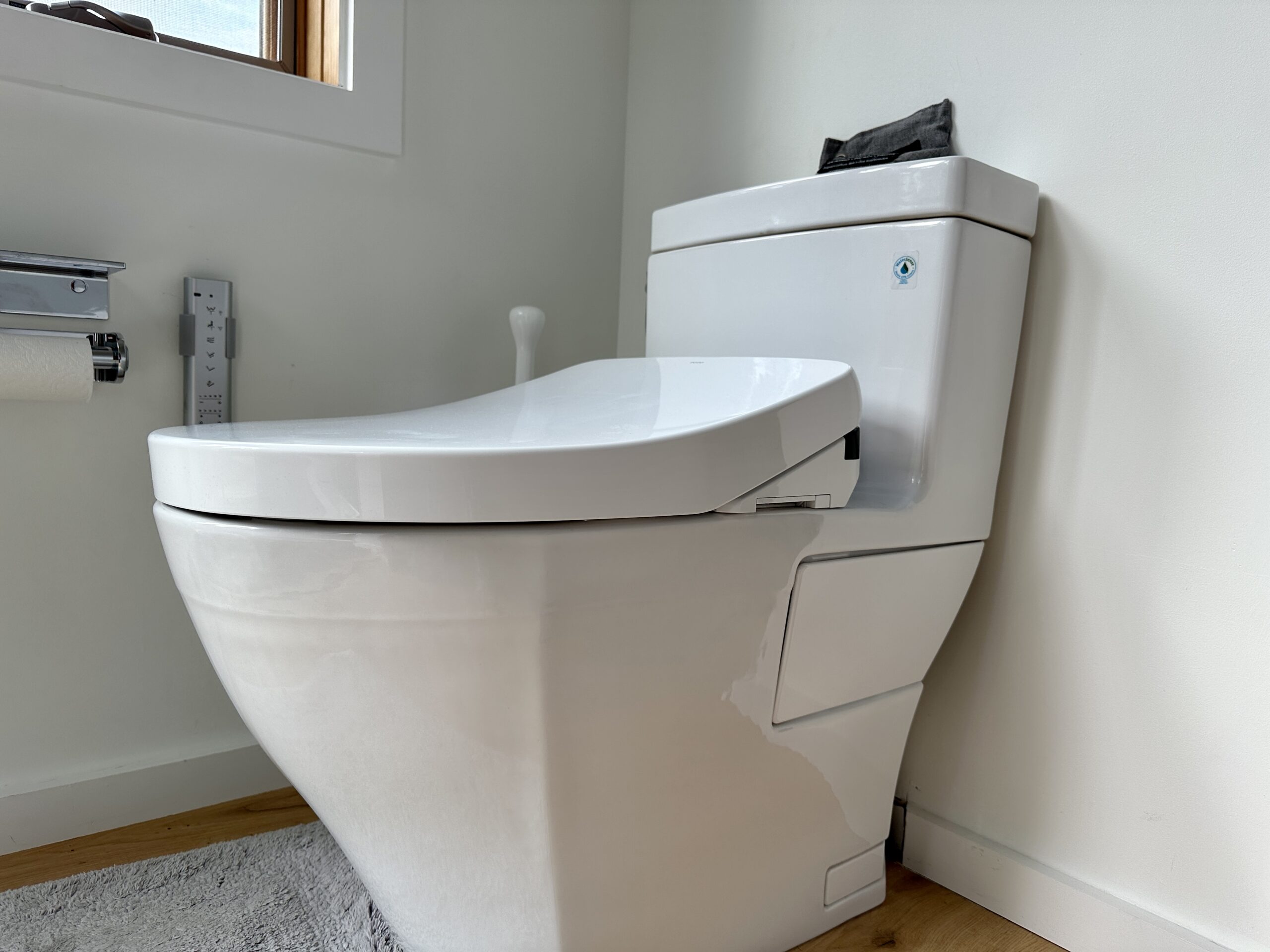 8 Best Bidets and Bidet Attachments for Your Toilet 2023
