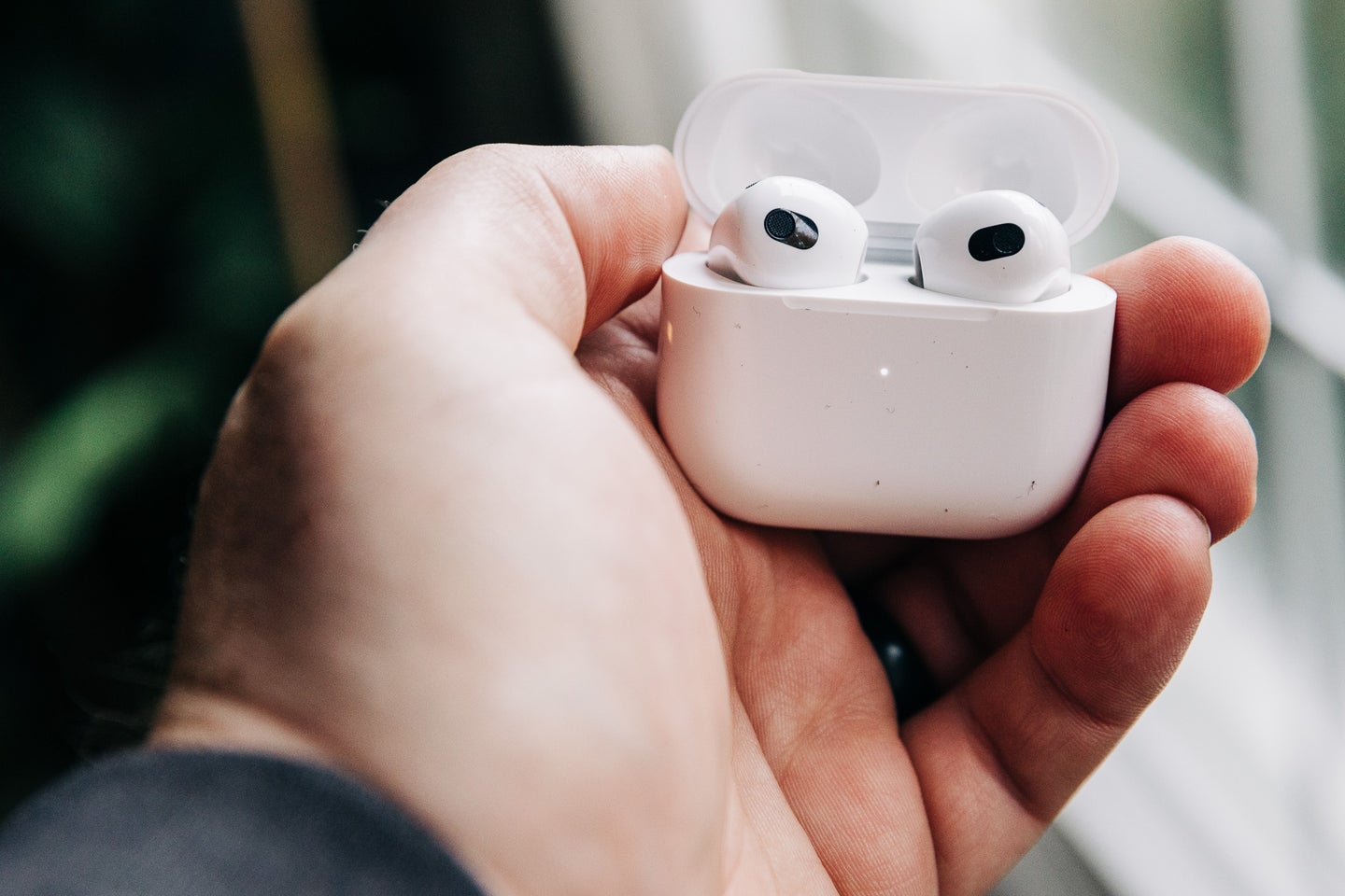 Apple AirPods 3 Review: Great earbuds get even better | Popular Science