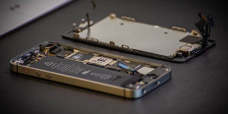 Apple is opening an online repair shop with original iPhone parts