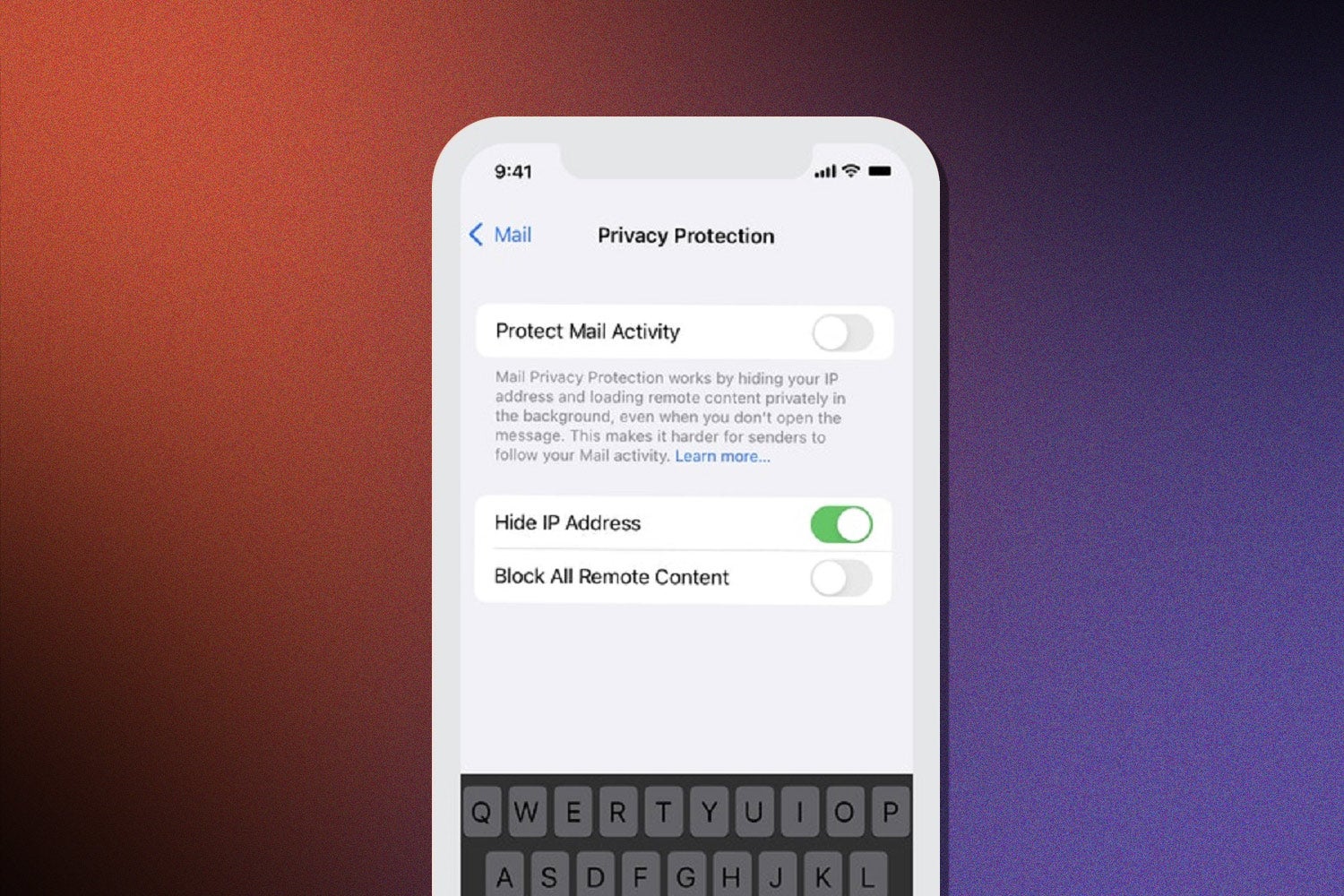 آیفون اپل با iOS15 و صفحه نمایش حریم خصوصی ایمیل در پس زمینه قرمز، بنفش و مشکی