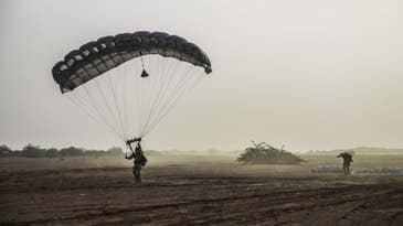 This gadget is helping French special forces nail their parachute landings