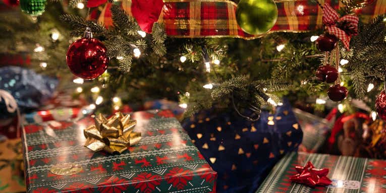 Buying last-minute gifts? Check out these shopping tips first.