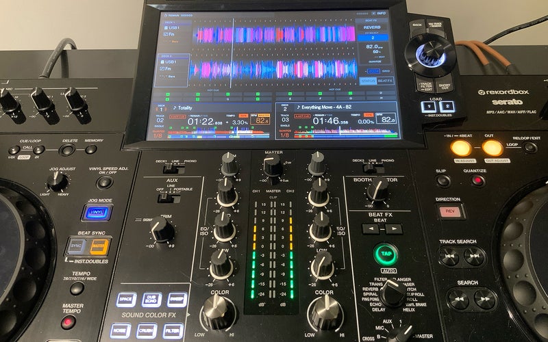 Pioneer DJ XDJ-RX3 screen and mixer channels