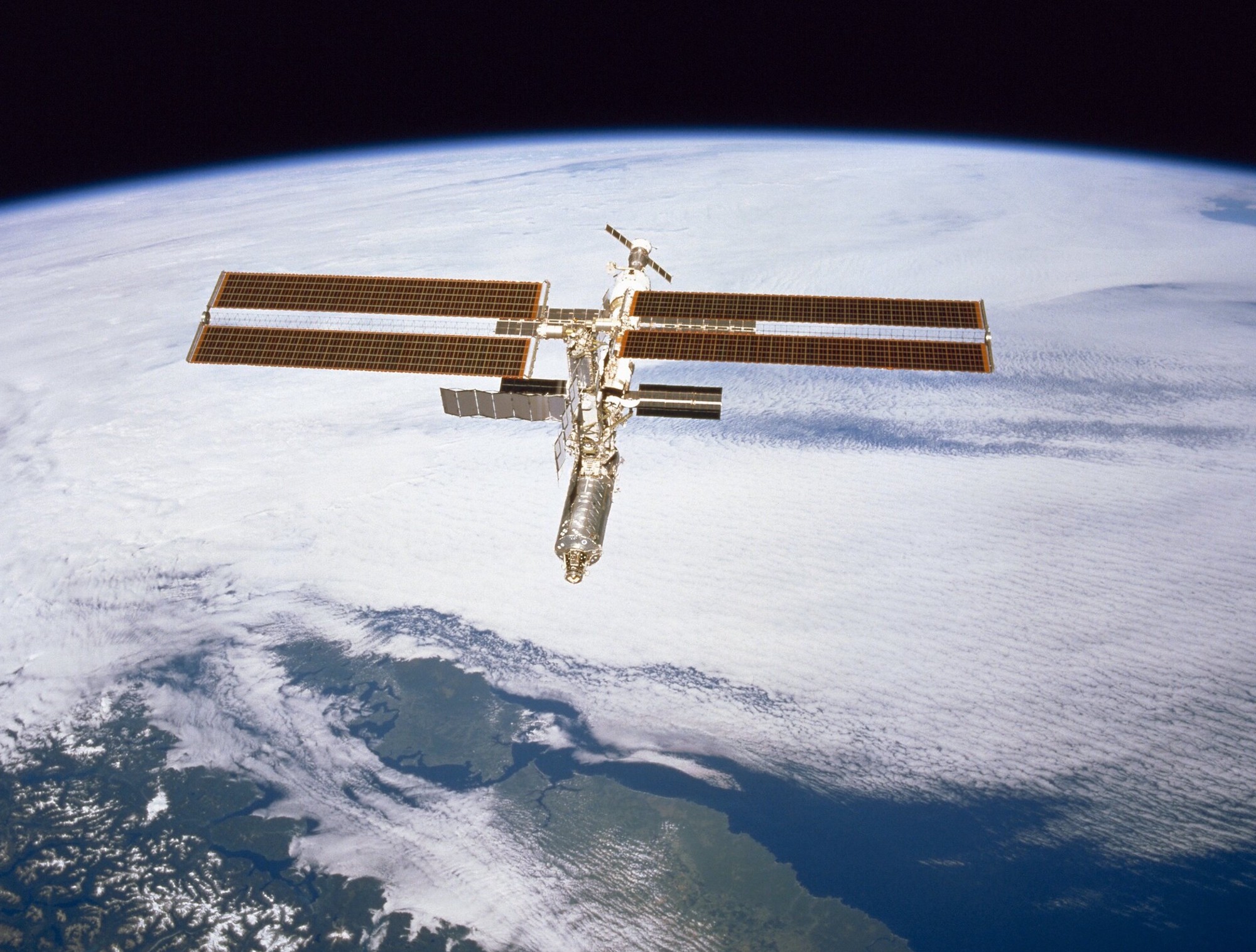 2018 год мкс. Первая орбитальная Космическая станция. МКС 2030. Союз TMA-18.