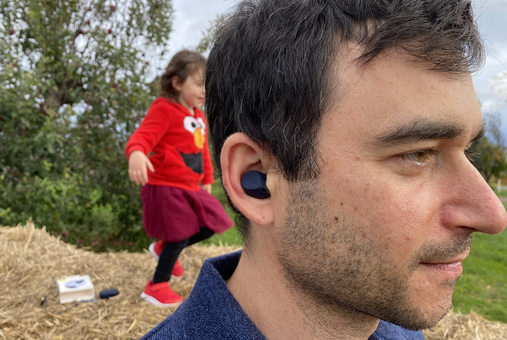 The Jabra Elite 7 Active in the author's ear