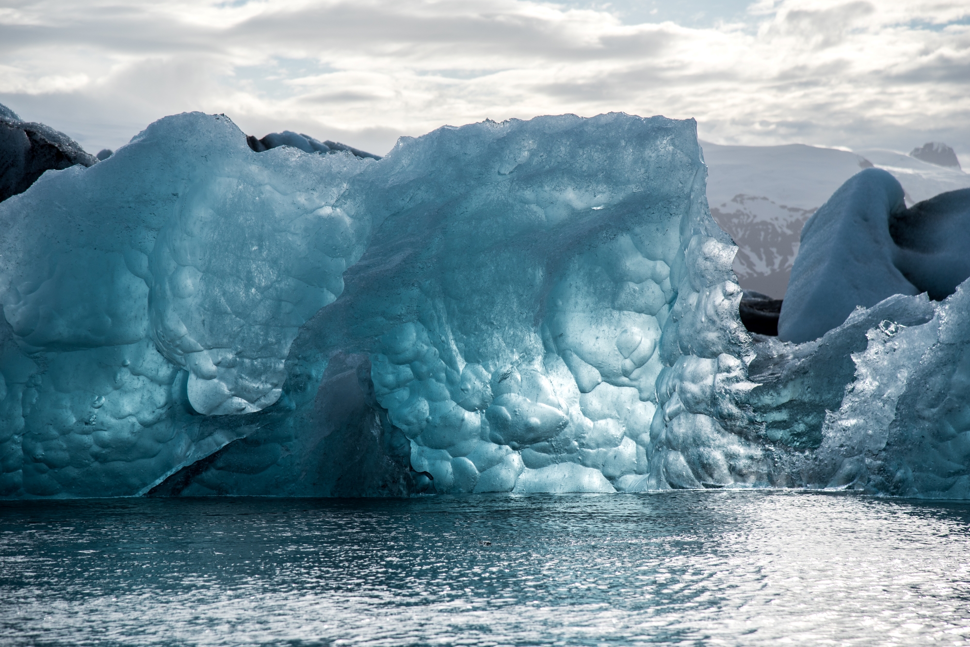 Ice doesn’t always melt the same way—and these visuals prove it