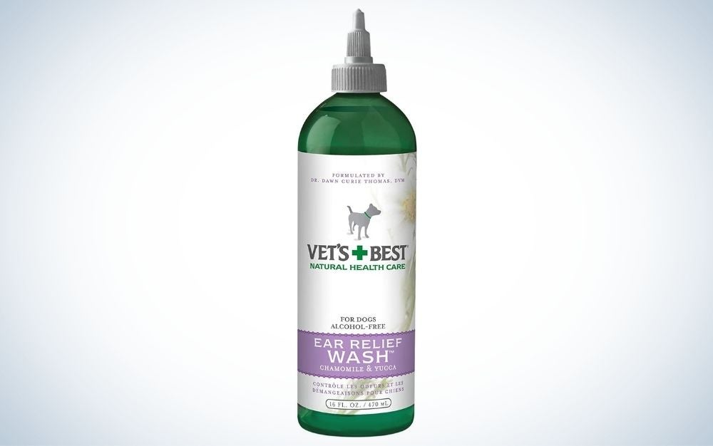 Vet's Best Ear Relief Wash Dry Kit is the best ear cleaner for digs with smelly ears.
