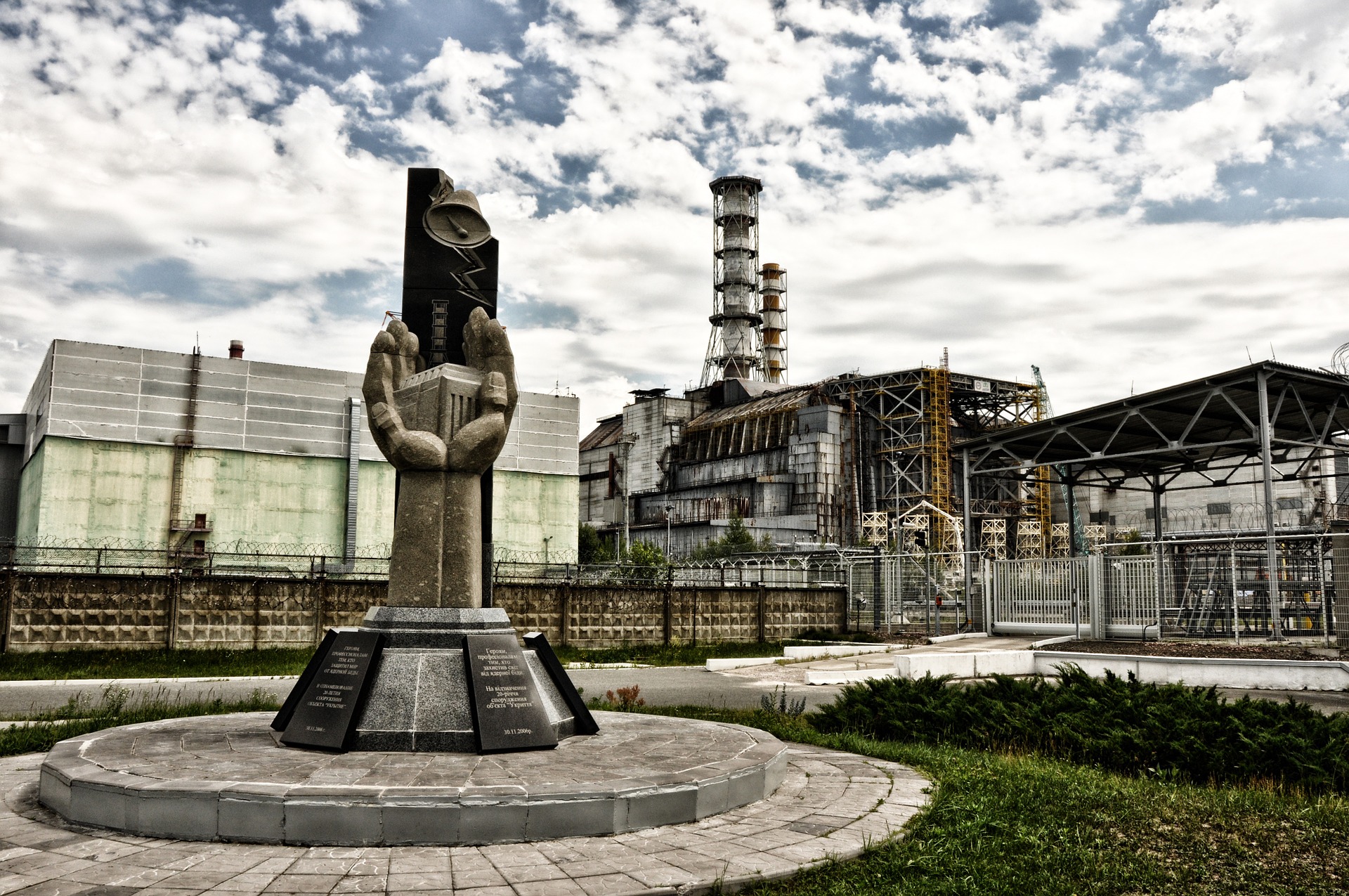 The Chernobyl nuclear site just lost power. Heres what that means.