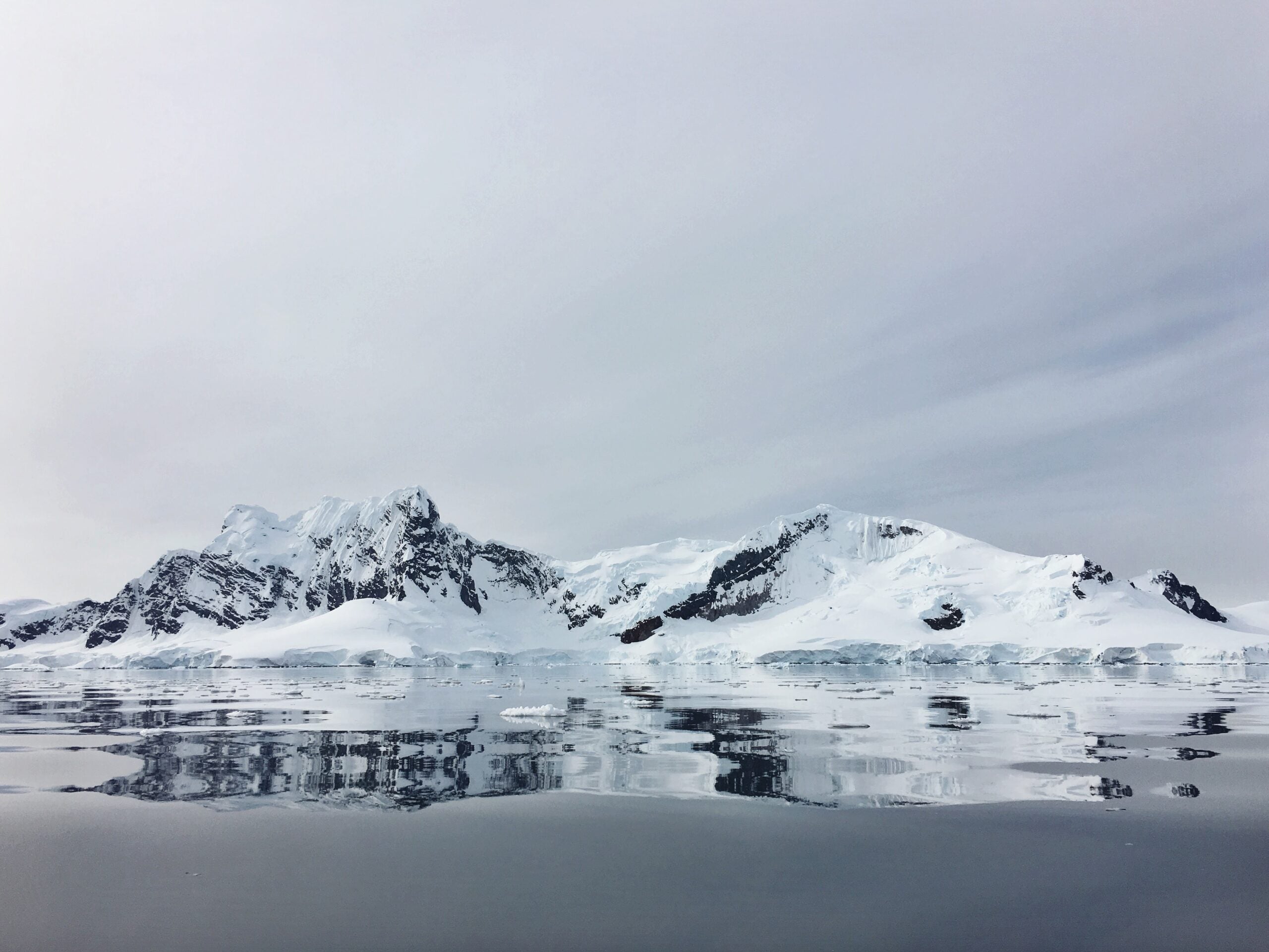 El Ártico y la Antártida experimentan un calor histórico