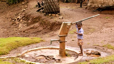 Child using well in Bhor, Maharashtra, India