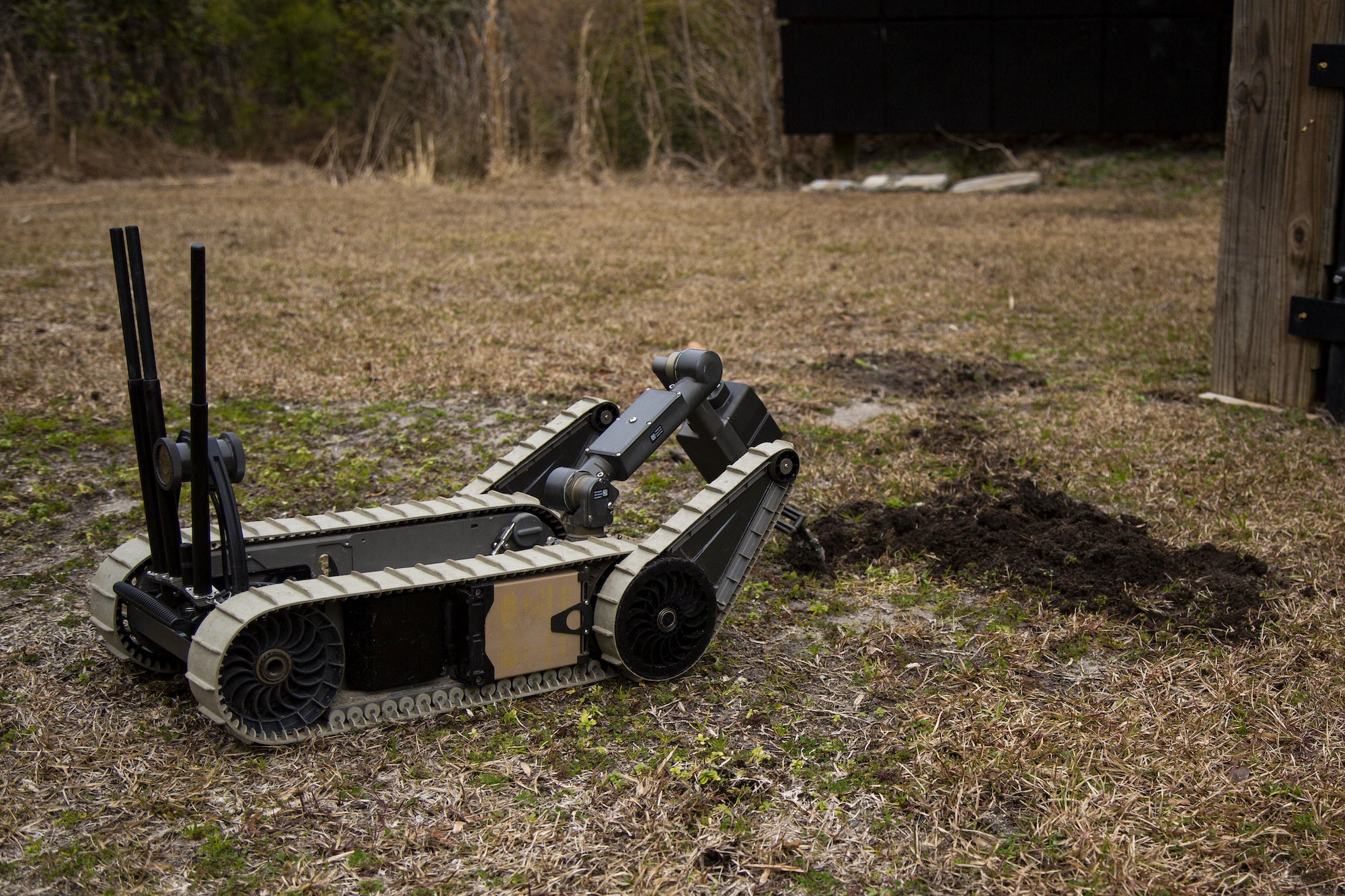 Russia’s mine-clearing robot has its safety limitations thumbnail