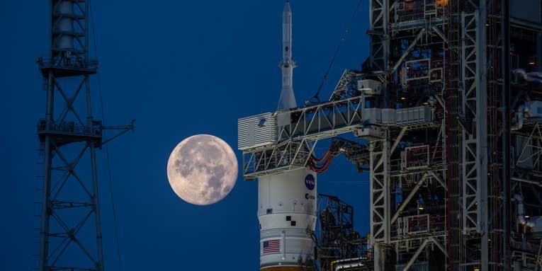 NASA finally fully fueled up its Artemis moon rocket