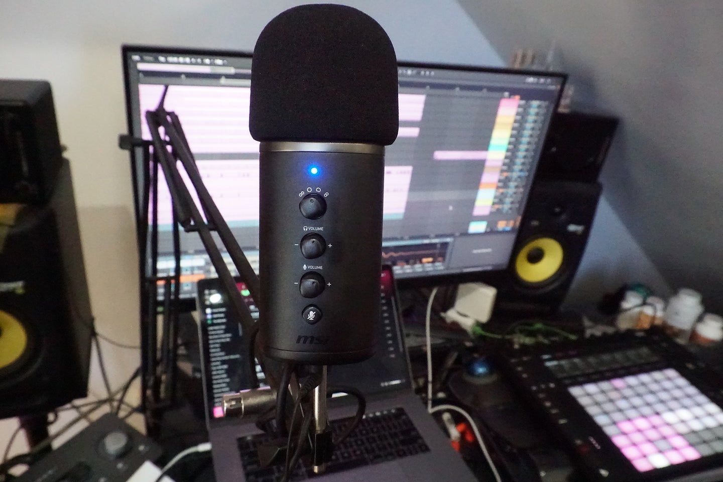 MSI Immerse GV60 USB mic on a boom arm
