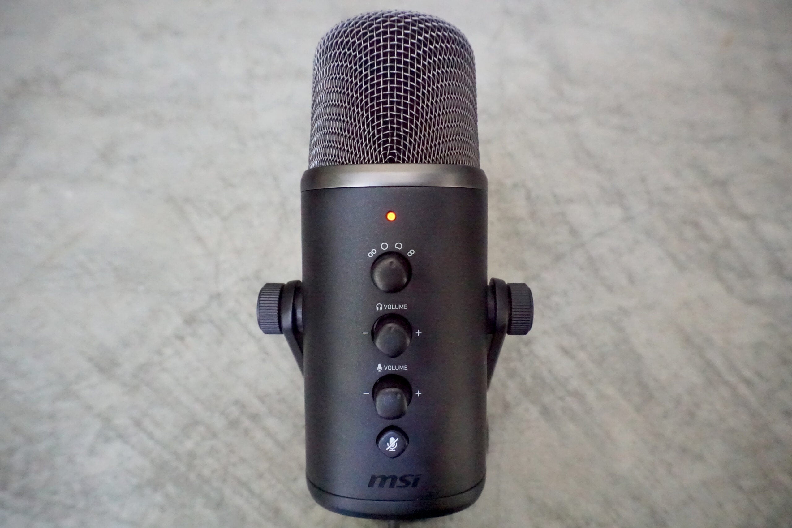 MSI Immerse GV60 mic shown from the front