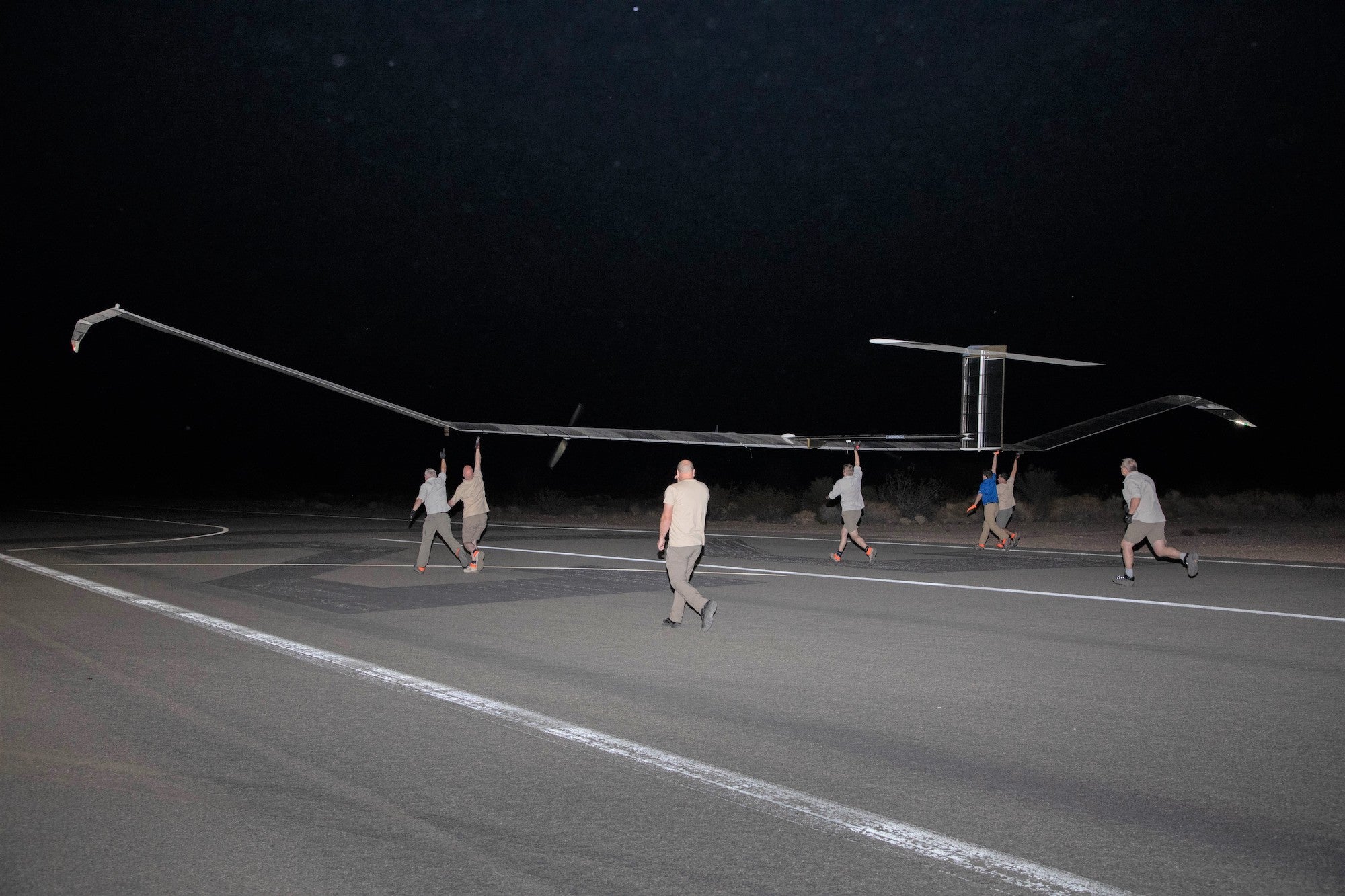 Un dron del ejército que funciona con energía solar ha estado volando durante 40 días consecutivos