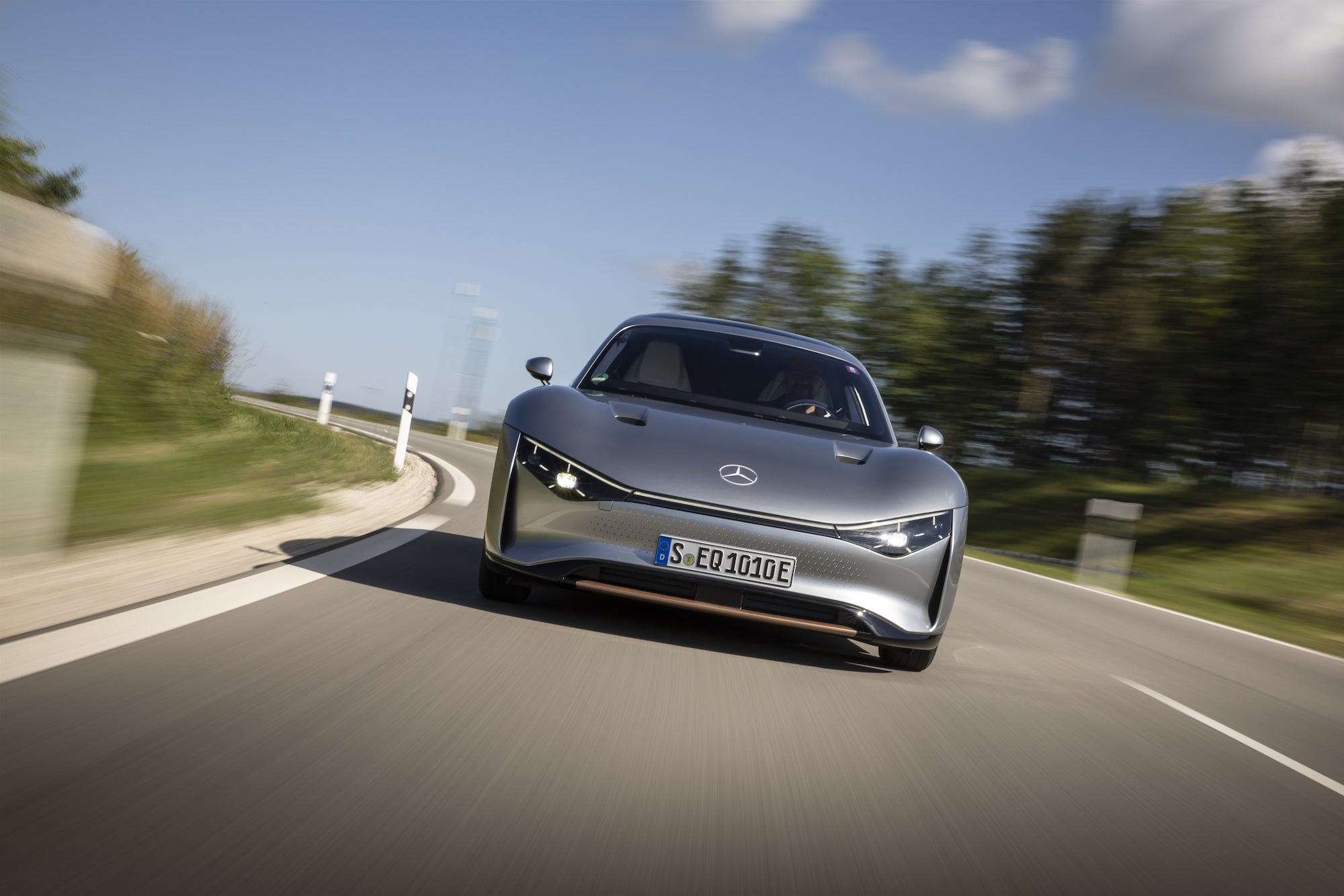 This Mercedes EV is a moonshot machine that can travel 621 miles on a single charge