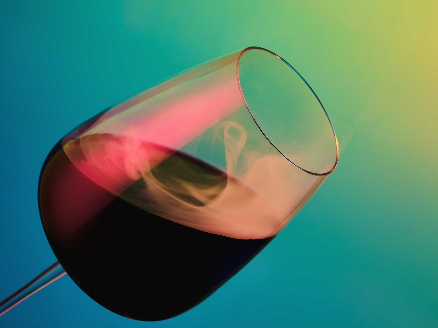 wine-glass-with-smoke