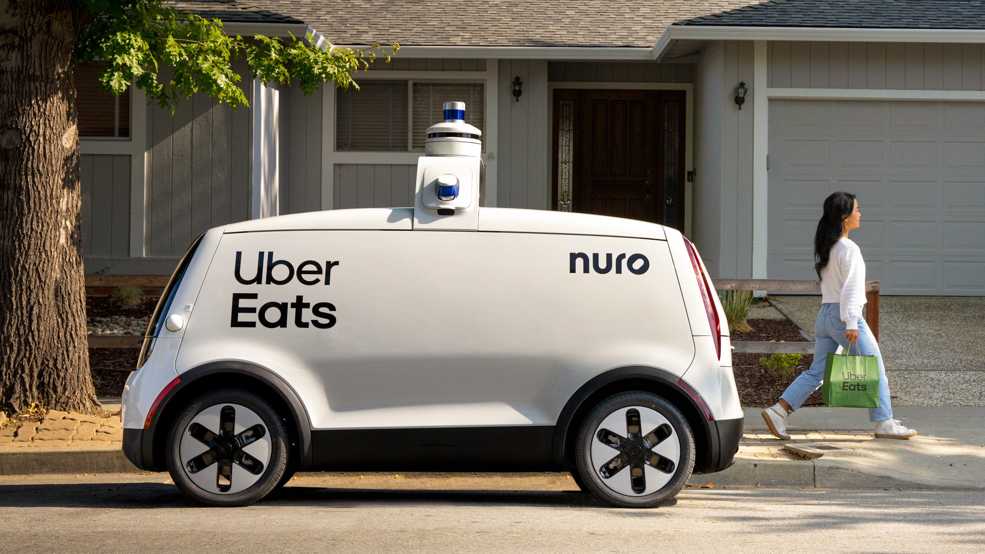 Uber y Nuro se unen para entregas de alimentos a través de bot