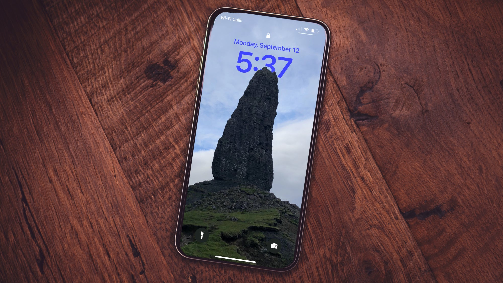 How to edit your iPhone lock screen in iOS 16