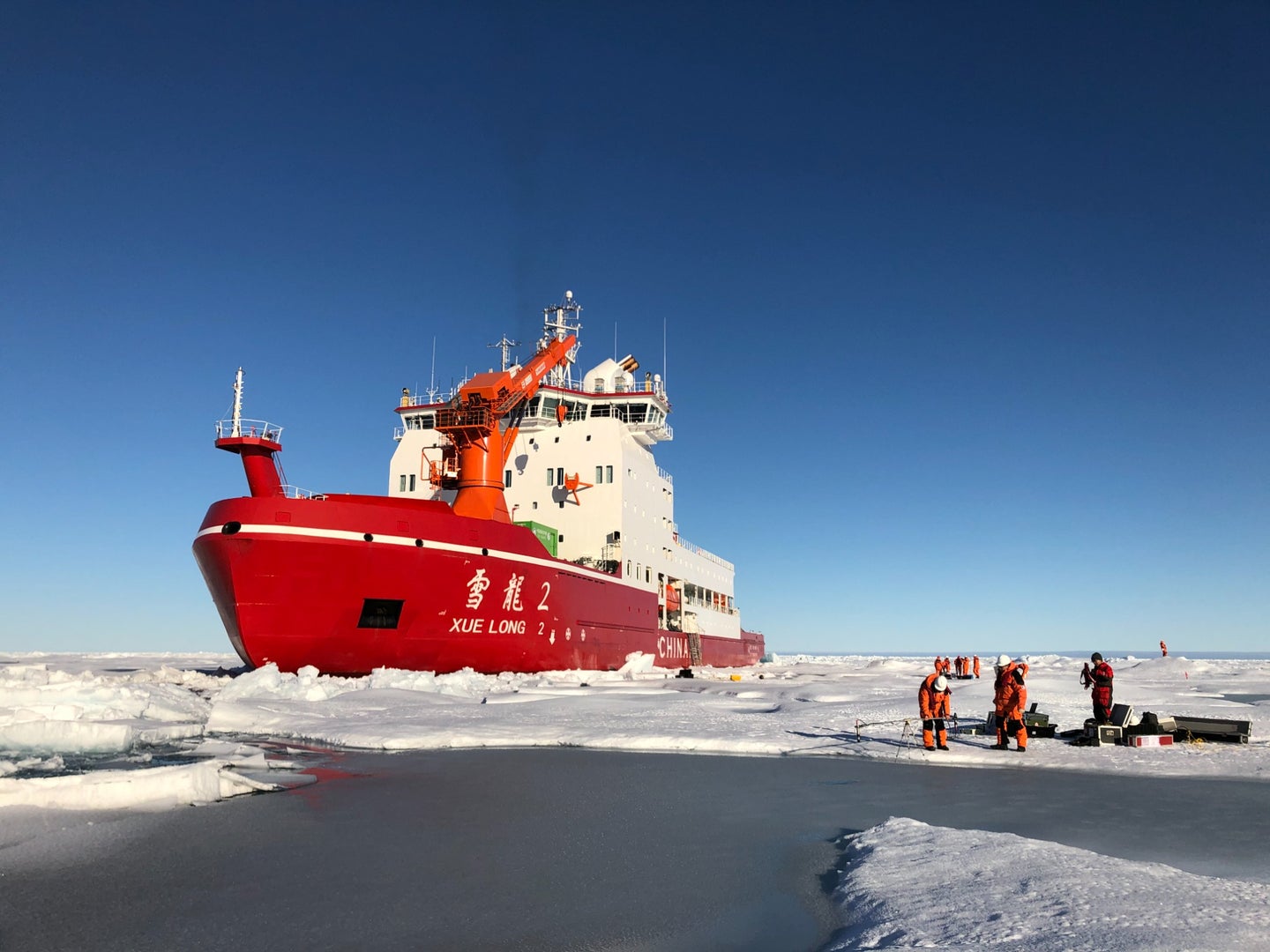 Field work on and ice shelf with RV Xuelong II in 2020.

